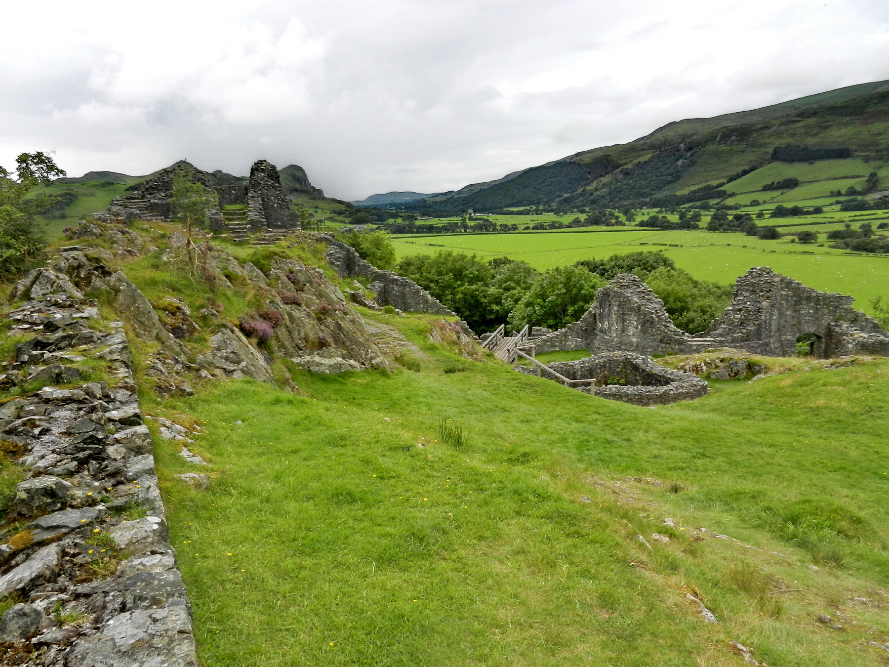 Castle Bare, Llanfihangel-y-Pennant